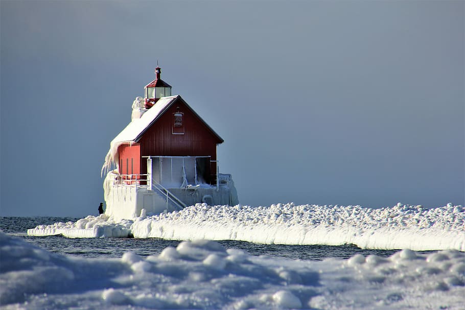 scenery of red building, red and white wooden house near ocean HD wallpaper
