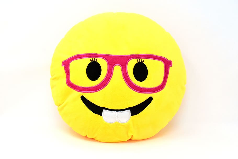 emoji plush toy, smiley, face, emoticon, funny, emotion, laugh, HD wallpaper