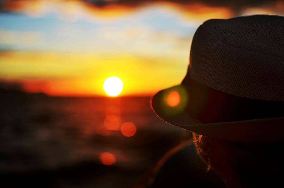 person in hat, person wearing gray hat during sunset, light, silhouette HD wallpaper