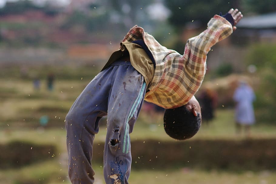 boy jumping in air, somersault, movement, childjump, truck, sport, HD wallpaper
