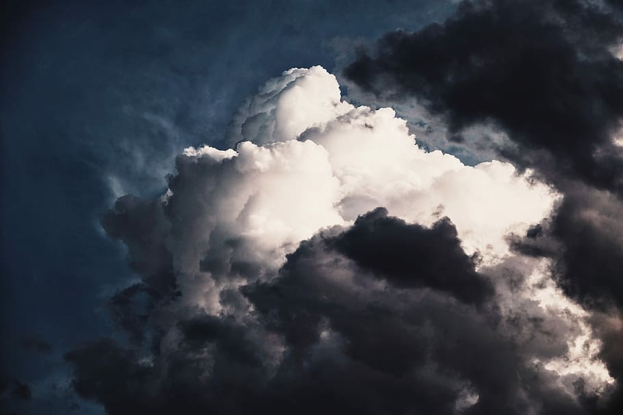 white and gray cloud formation, black and white cloud painting HD wallpaper