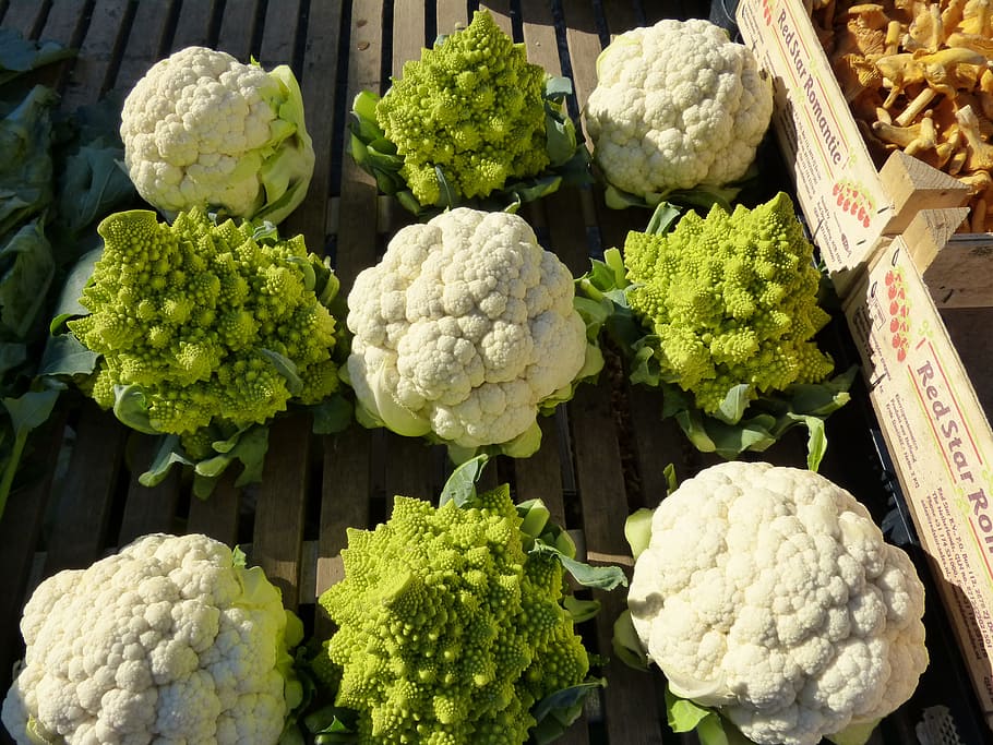 cauliflowers on brown wooden surface, Kohl, Cabbage, Food, vegetables HD wallpaper