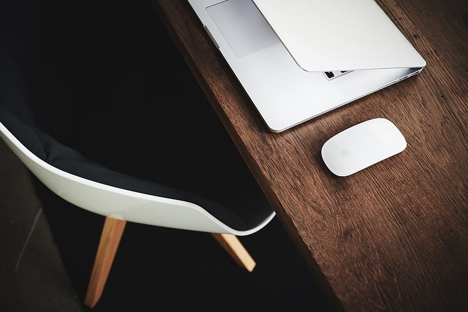 white Apple Magic mouse on brown table, white Apple Magic mouse on table HD wallpaper