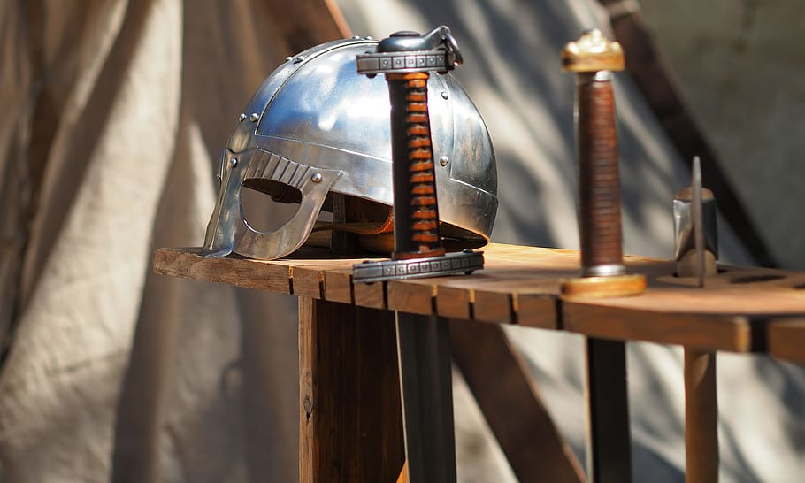 selective focus photography of knight helmet beside sword, weapons, HD wallpaper