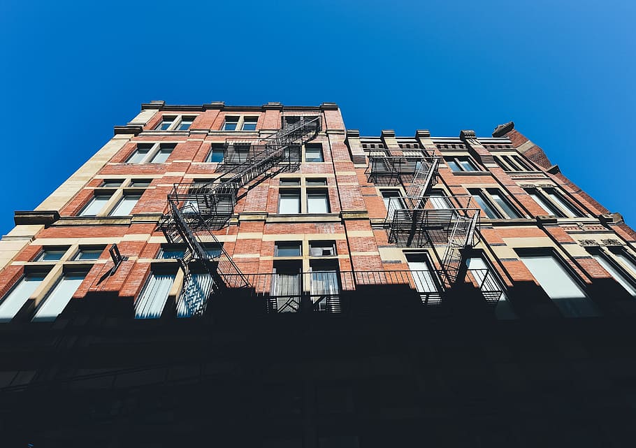 brown building under sunny sky, low angle view photography of concrete apartment HD wallpaper