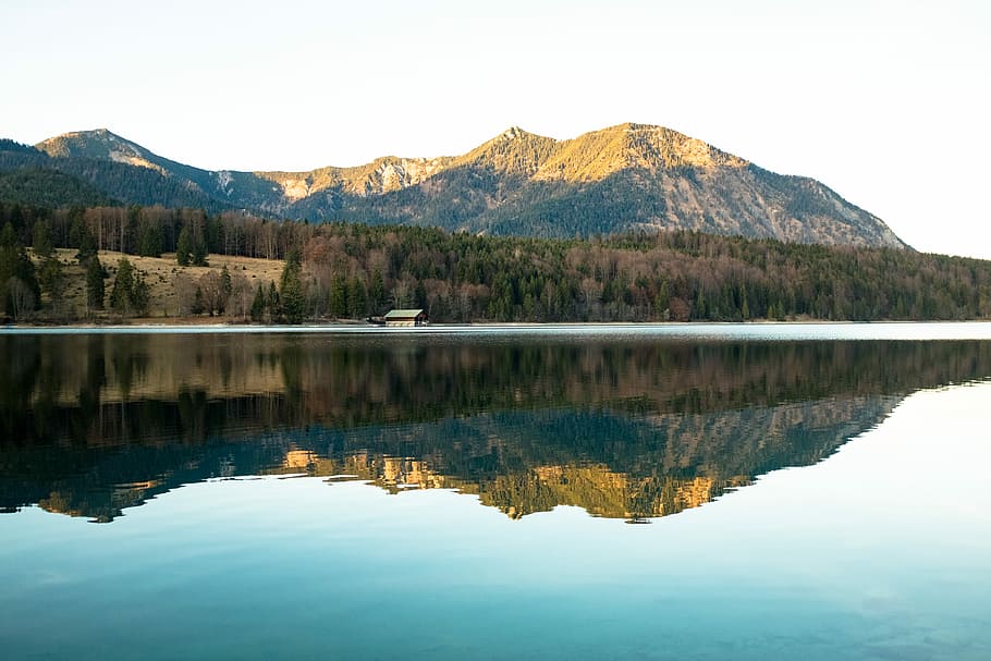 body of water reflecting green mountain at daytime, landscape photo of mountain near body of water HD wallpaper