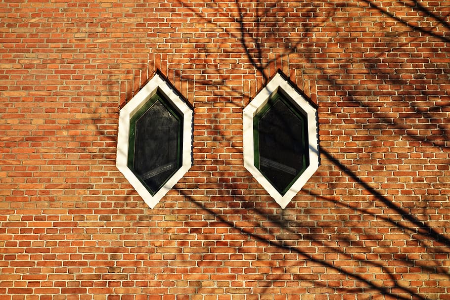 window, hexagonal, hexagonal window, frame, pane, wall, city house HD wallpaper