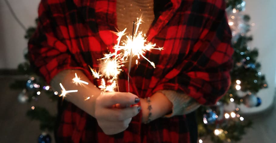 sparkling, light, fire, hand, blur, people, girl, christmas HD wallpaper