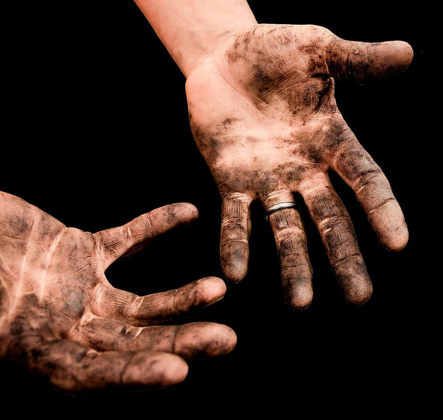 selective focus photography of dirty human hands, work, black background HD wallpaper