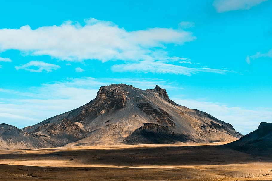 landscape photography of moutain, brown mountain near sand, sky HD wallpaper