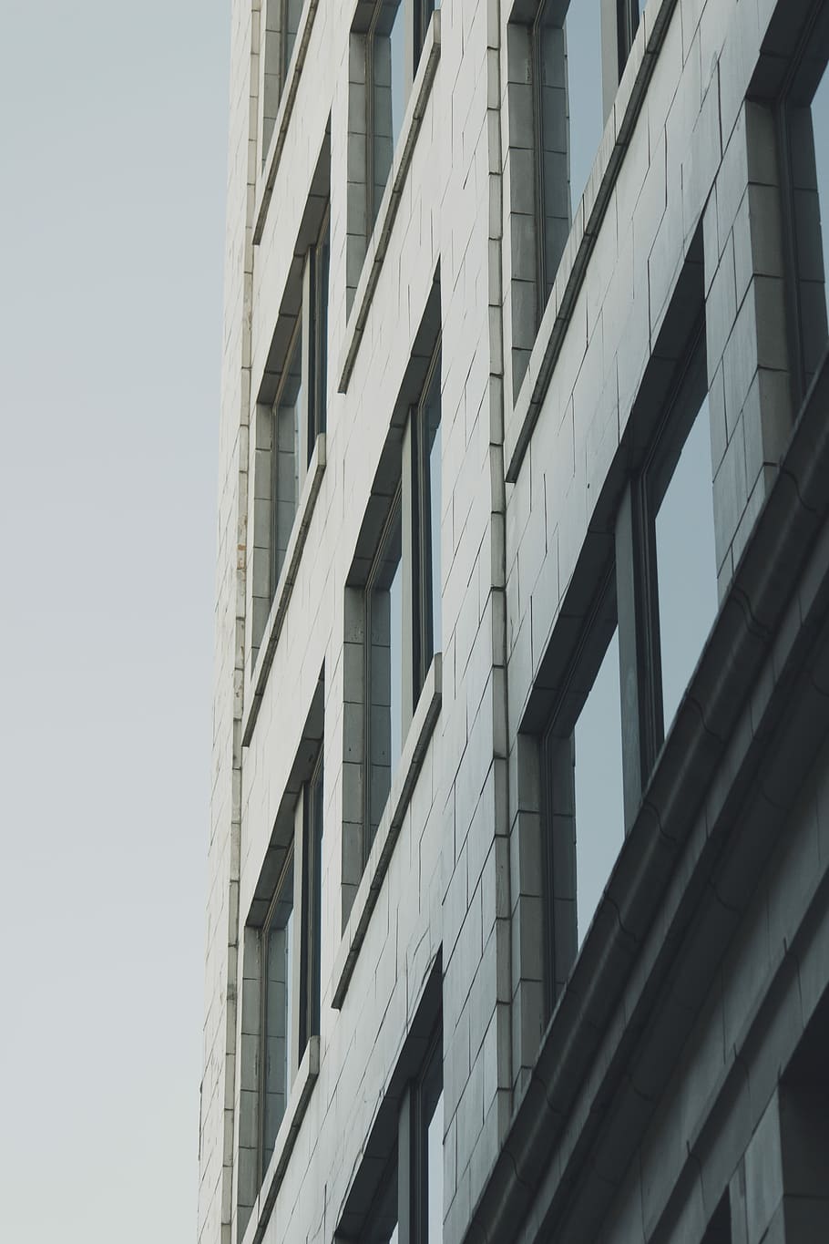 gray hi-rise building, closed windows, architecture, glass, concrete HD wallpaper