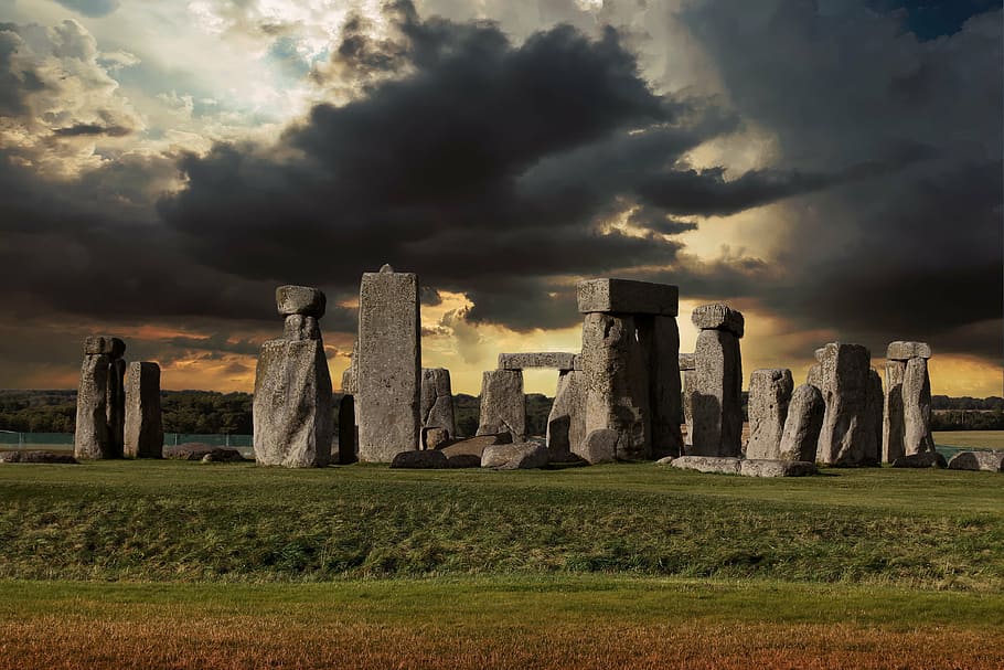 Stonehenge under cloudy sky, monument, england, uk, prehistoric HD wallpaper