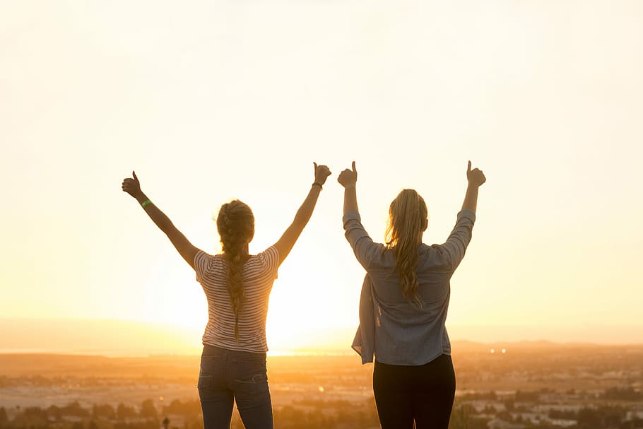 two woman standing near field, two women standing facing sunset HD wallpaper