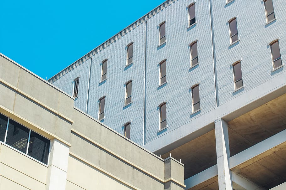 gray concrete building, gray and brown concrete building low-angle photo HD wallpaper