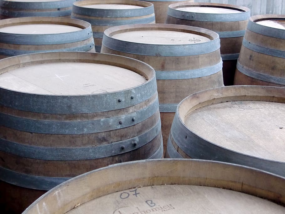 brown wooden barrels, wine, keller, red wine, wine barrel, wine cellar HD wallpaper