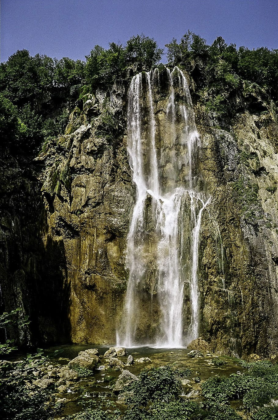 Plitvica River Waterfall at Plitvice Lakes National Park, Croatia, HD wallpaper