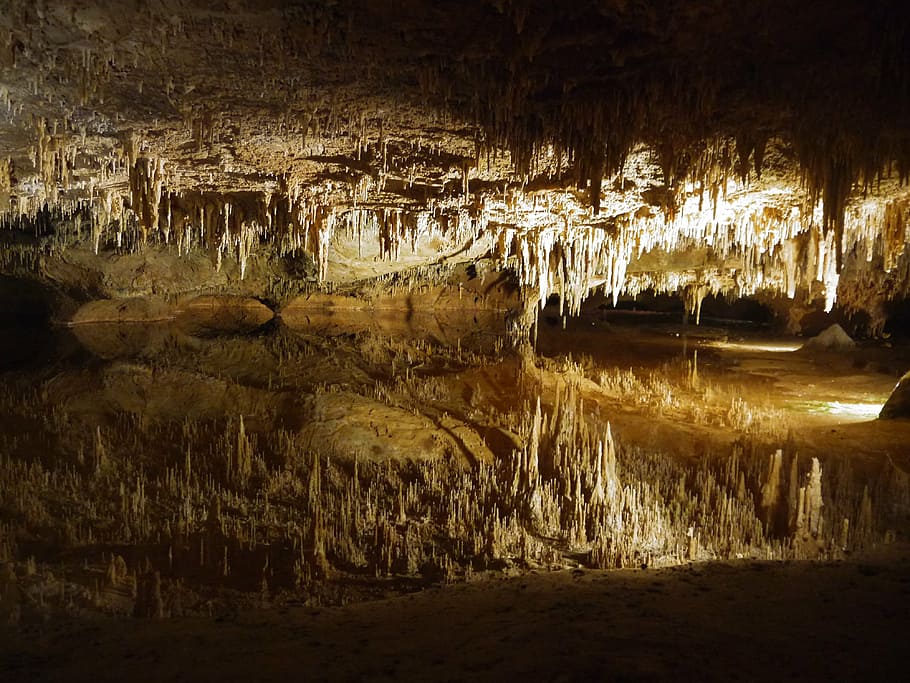 underwater cave with stalagmites, luray caverns, reflection, stalactite