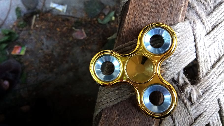 fidget spinner, golden, metal, relaxing, popular, kids, gadget HD wallpaper