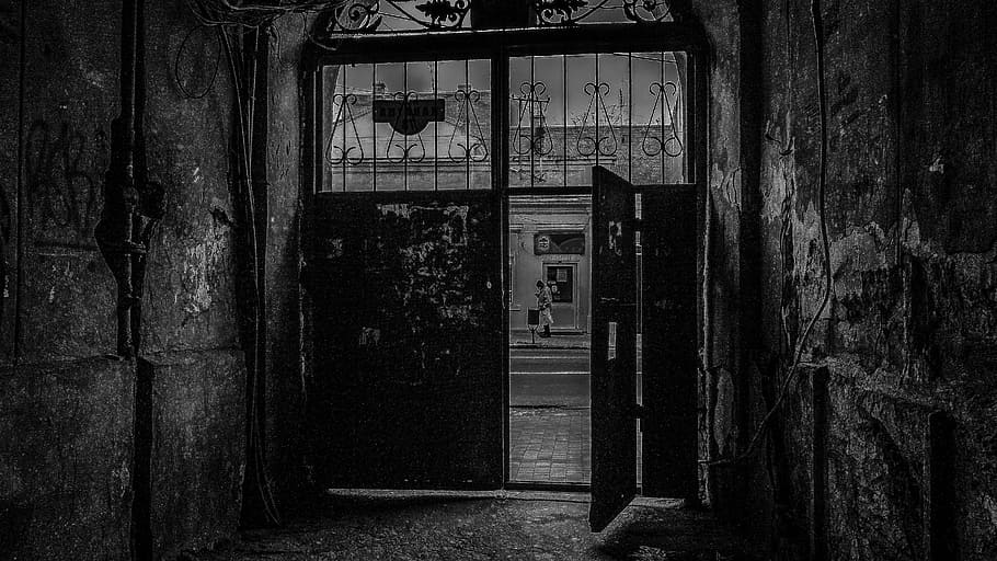 Откройте дверь руин. Безлюдное фото двери. Ворота с аркой лофт. 1280×720 px картинки дверей.
