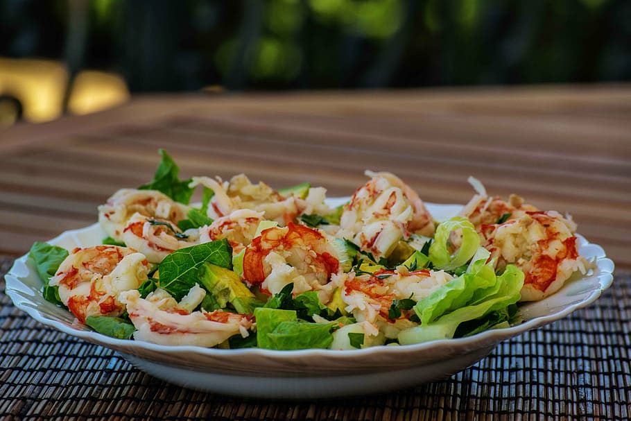 shrimp with vegetable on plate, food, shrimps, prawns, salad, HD wallpaper