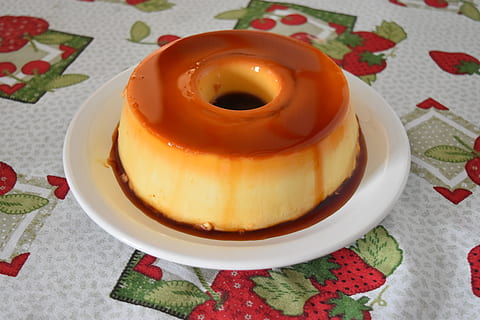 creme caramel on white plate, pudding, dessert, yellow, tasty HD wallpaper