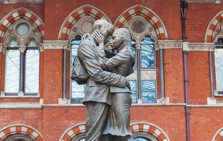 The Meeting Place, St Pancras, kissing, couple, statue, bronze, HD wallpaper