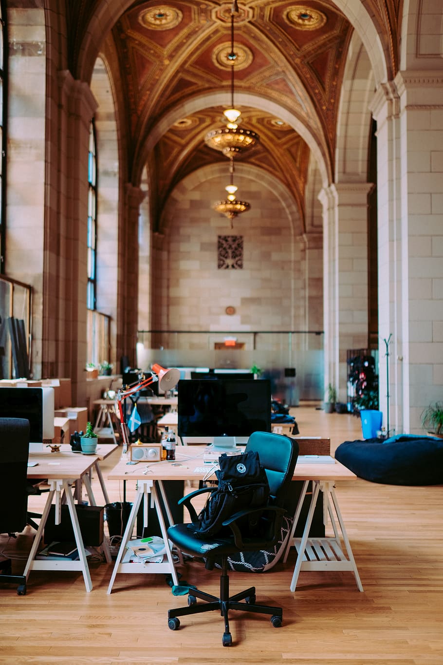 Unsplash HQ, Crew collective & Cafe, Montreal, black handbag on rolling chair beside desk HD wallpaper