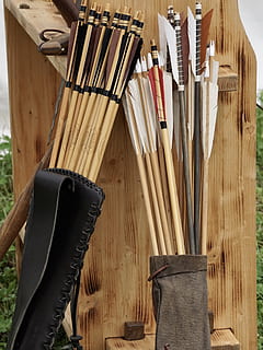 brown arrows in leather quivers, archery, arrow bow, objectives HD wallpaper
