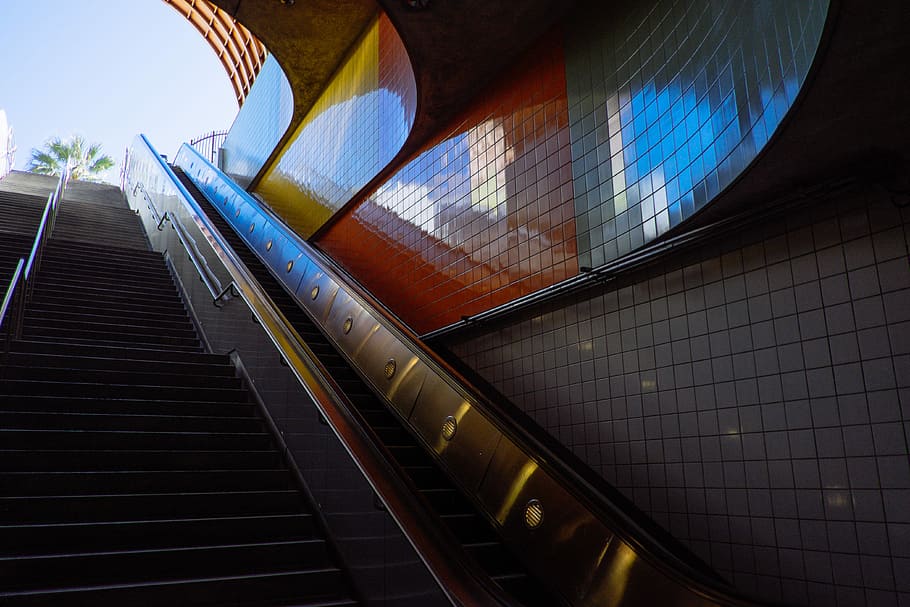 tunnel stair, multicolored tile wall near stair, escalator, underground HD wallpaper