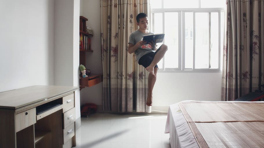 Suspension, Float, reading, special effects, indoors, one person HD wallpaper