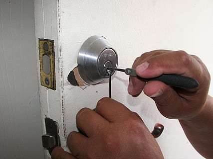 person pick locking a door, Locksmith, Unlock, Open, Security HD wallpaper
