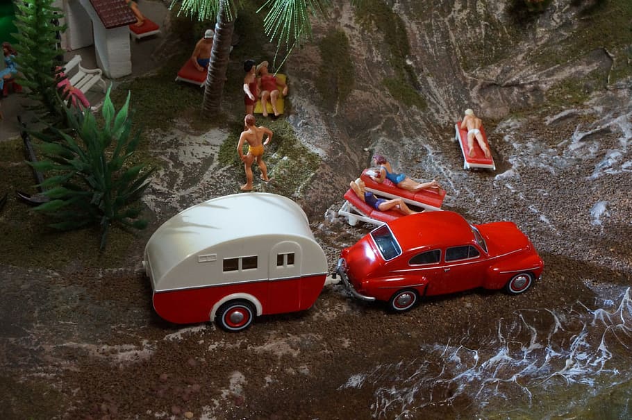 diorama, model train, model railway, model car, figures, beach HD wallpaper