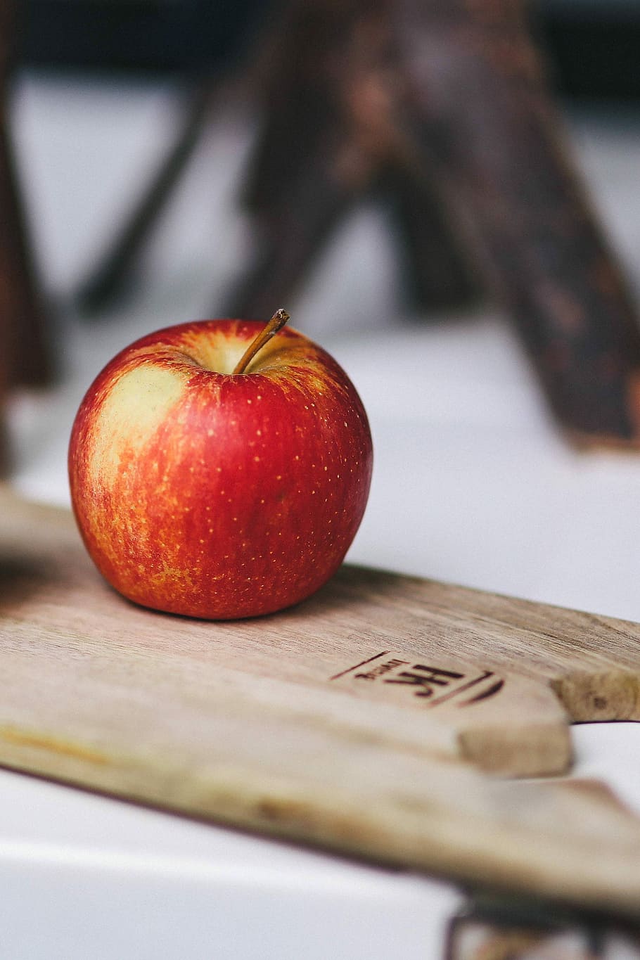 Red apples, fruit, healthy, snack, food, apple - Fruit, wood - Material HD wallpaper