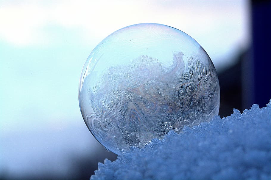 closeup photo frozen bubble on snow, soap bubble, frost, structure, HD wallpaper