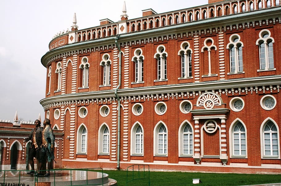 building, decorative, ornate, red brick, windows, statues, overcast HD wallpaper