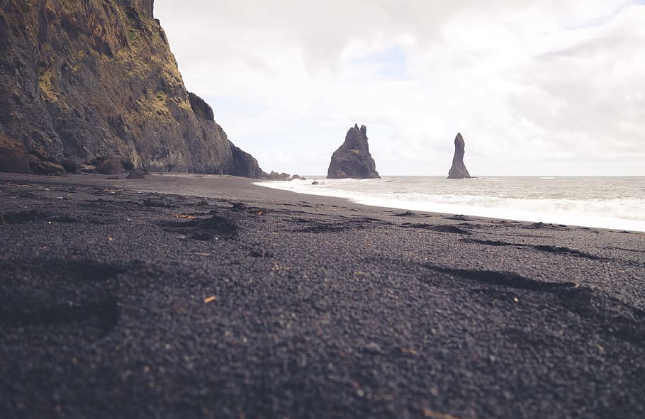 beach, sand, shore, coast, ocean, sea, rocks, cliffs, clouds HD wallpaper