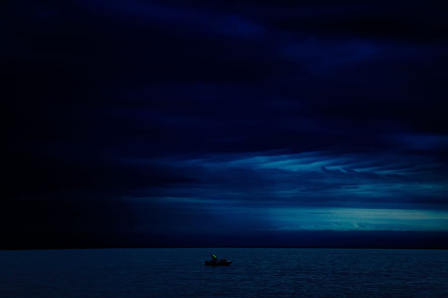 silhouette of a boat on body of water during nighttime, sky HD wallpaper