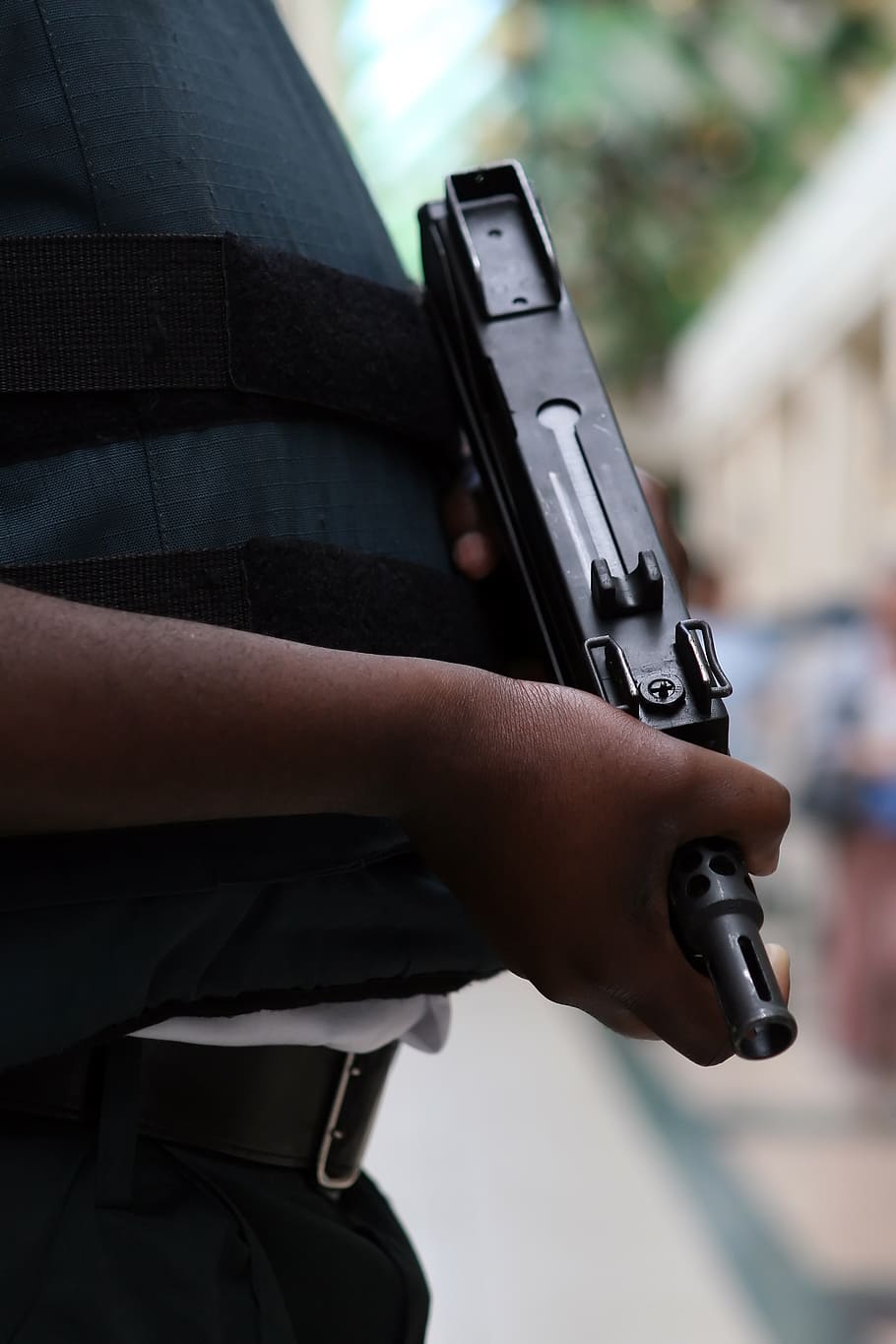 person holding black UZI submachine gun, agent, armed, armour, HD wallpaper