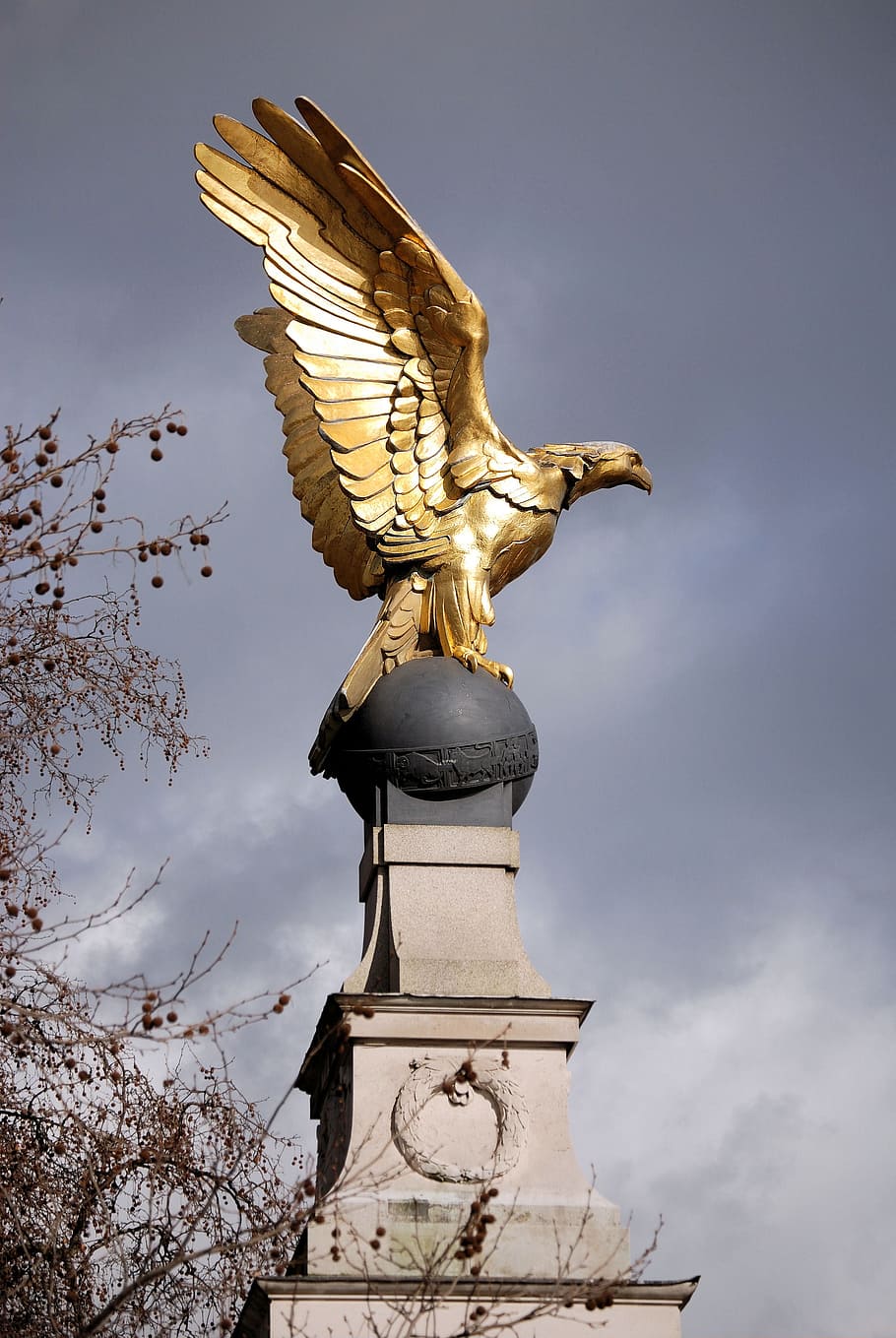gilded, eagle, sculpture, golden, royal, air, force, memorial HD wallpaper