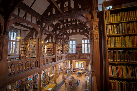 close-up photo of books arranged on shelf, empty library building HD wallpaper