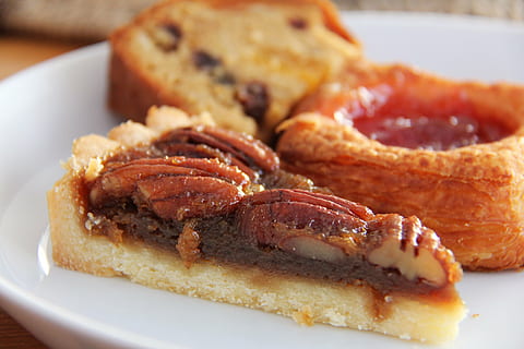 macro photography of cooked food, pecan, pie, nut, breakfast HD wallpaper