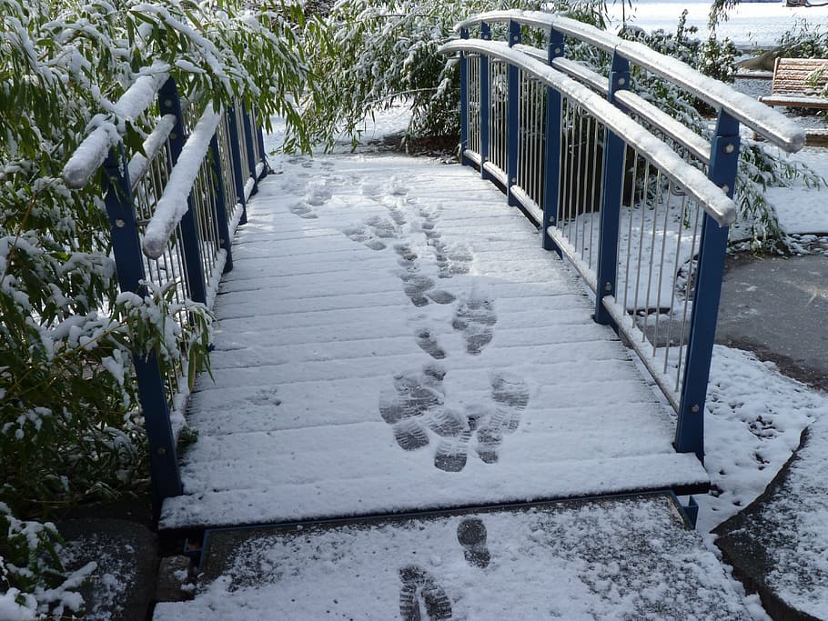bridge, footprints, winter impressions, snow, cold temperature HD wallpaper