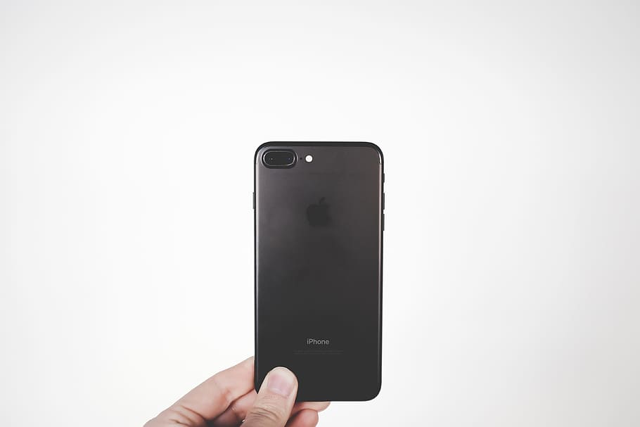 iphone, apple, mobile, gadget, modern, technology, hand, smart phone HD wallpaper