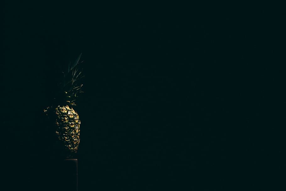 yellow and green pineapple, minimalist photography of pineapple HD wallpaper