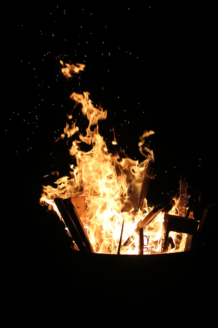 fire, flame, burn, heiss, wood, heat, bright, brand, wood fire HD wallpaper