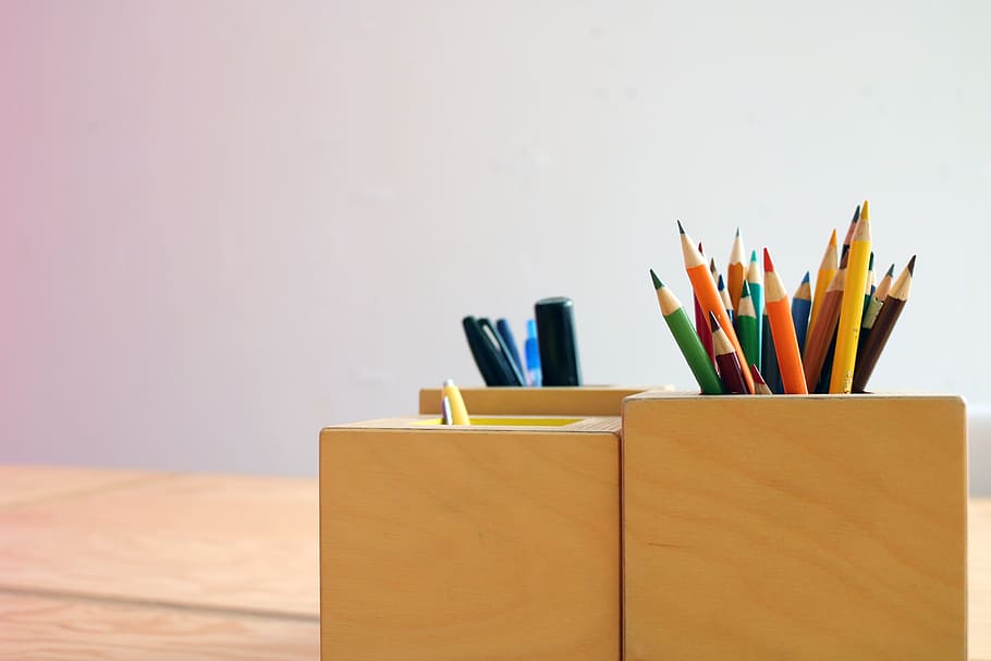 assorted-color coloring pencils in square brown wooden pencil holder HD wallpaper