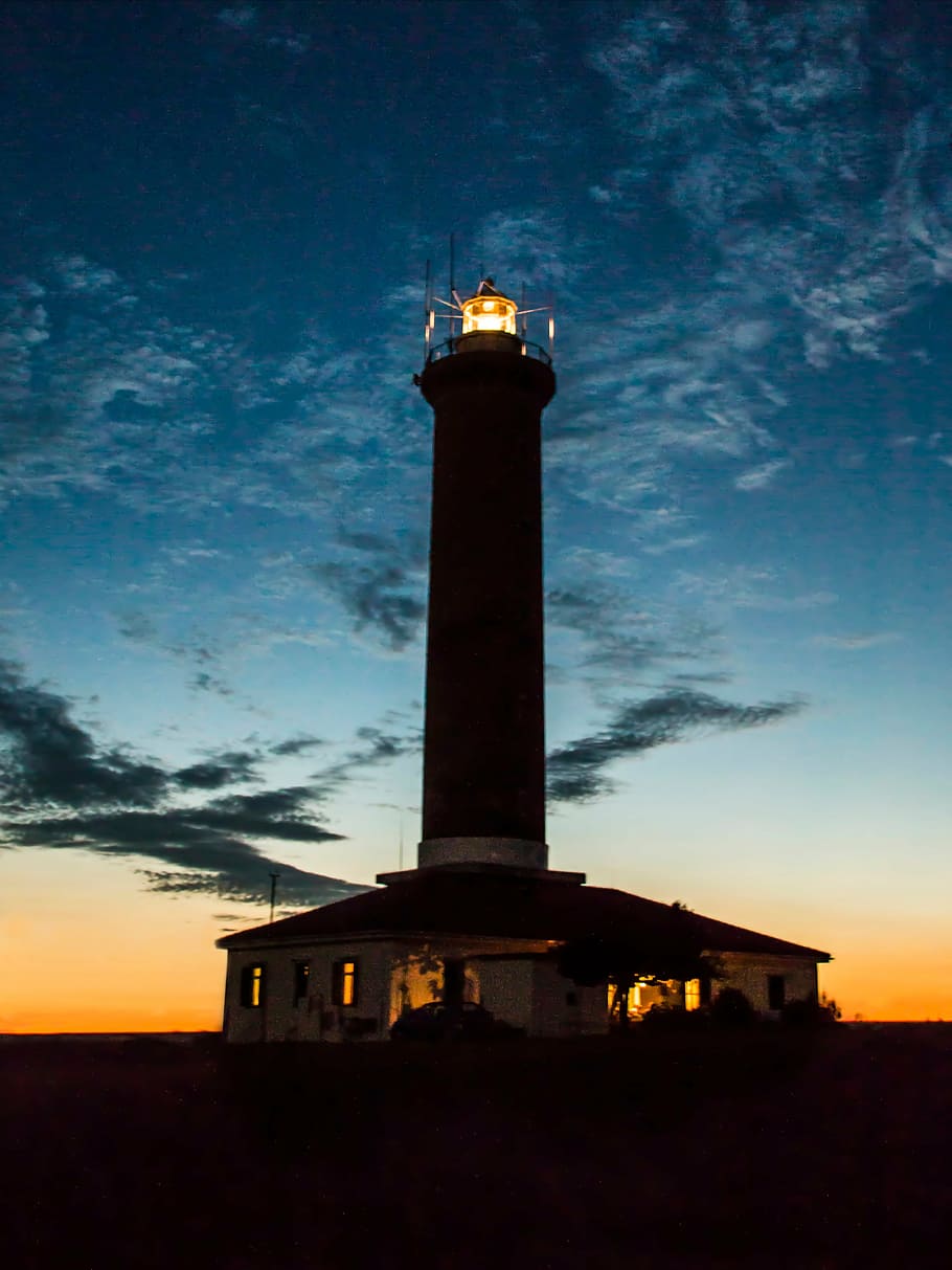 white and brown lighthouse during sunset, night, time, wall HD wallpaper