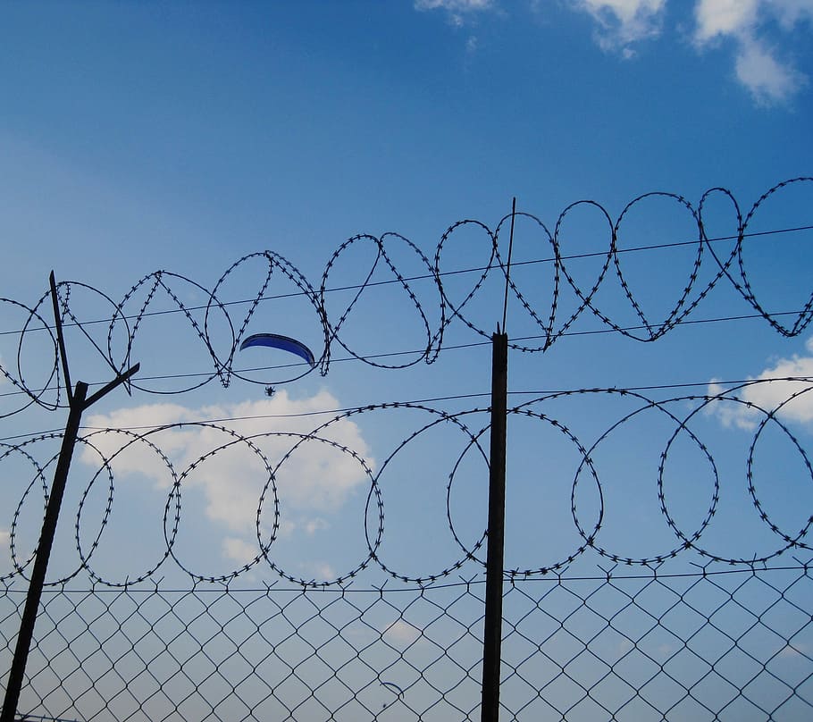 sky, blue, parachute, falling, gliding, drifting fence, barbed wire HD wallpaper