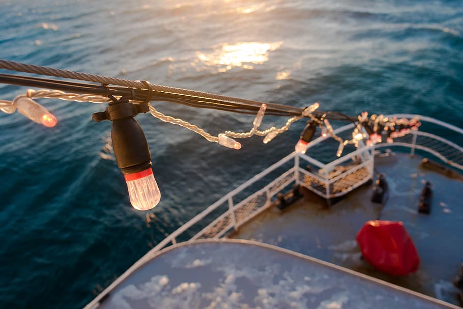 black and red fishing rod, black string light on boat, sea, ocean HD wallpaper