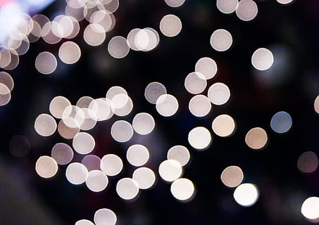 white orbs, bokeh lights, background, sparkle, city lights HD wallpaper